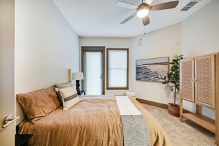 Varela Westshore Apartments in Tampa, FL - Building Photo