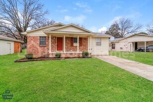 10006 Raymond Dr in Little Rock, AR - Building Photo