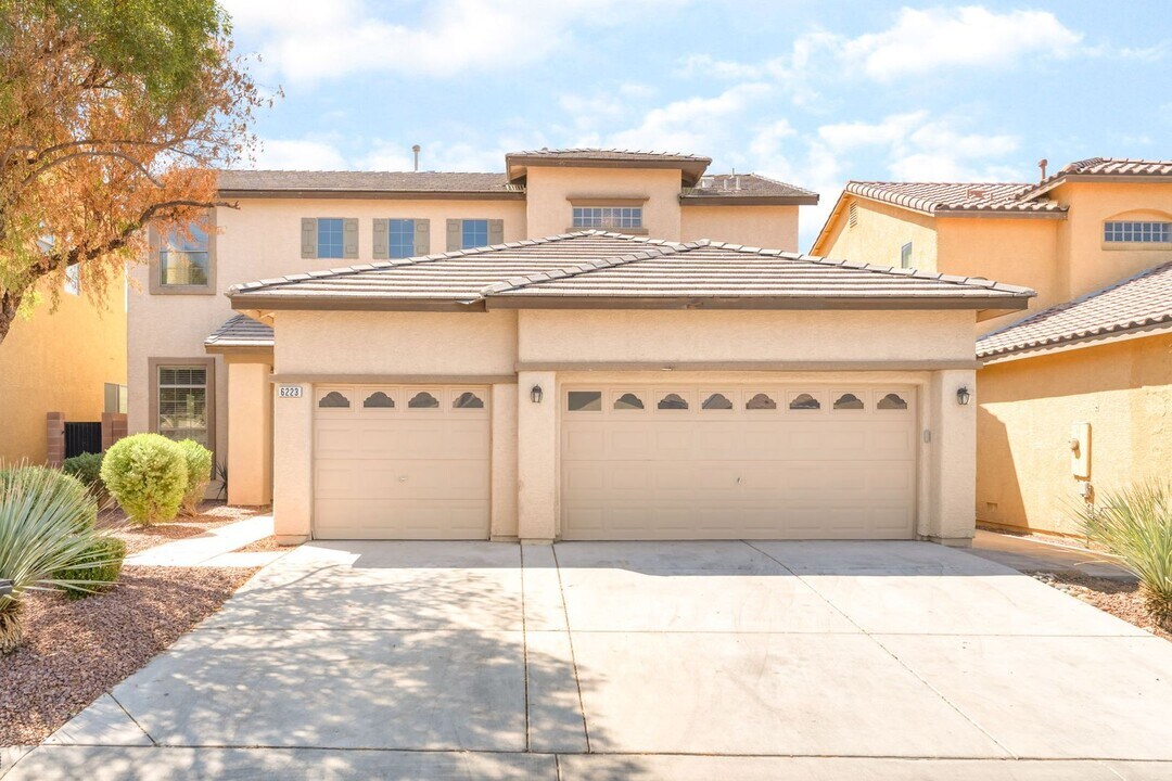 6223 Gentle Waters Ct in Las Vegas, NV - Building Photo
