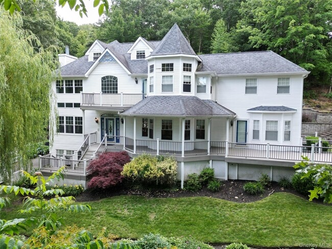 property at 21 Beach Plum Dr