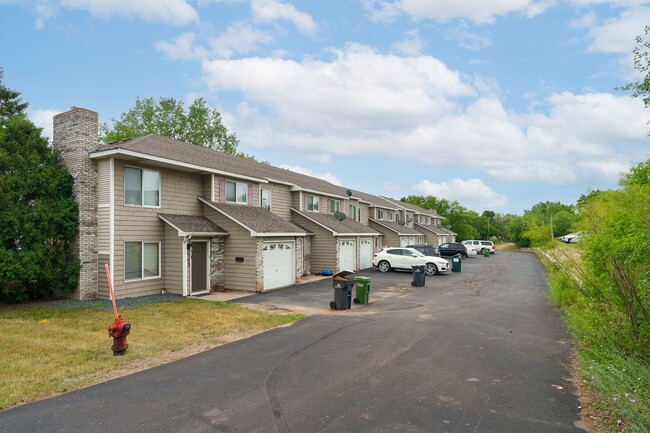 Lake Owasso Townhomes in Shoreview, MN - Building Photo - Building Photo