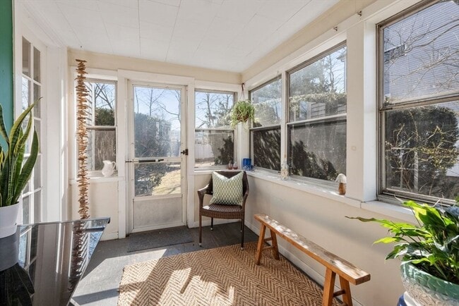 25 Moody St in Chestnut Hill, MA - Foto de edificio - Building Photo