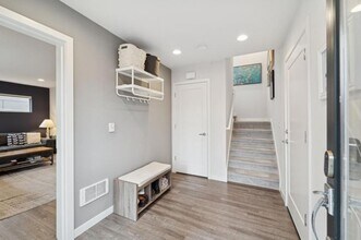 812 NW 53rd St in Seattle, WA - Building Photo - Building Photo