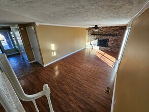 11327 Camden Ave in Omaha, NE - Foto de edificio - Building Photo