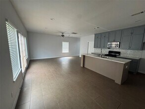 8205 Oak Knoll Ln in Houston, TX - Building Photo - Building Photo