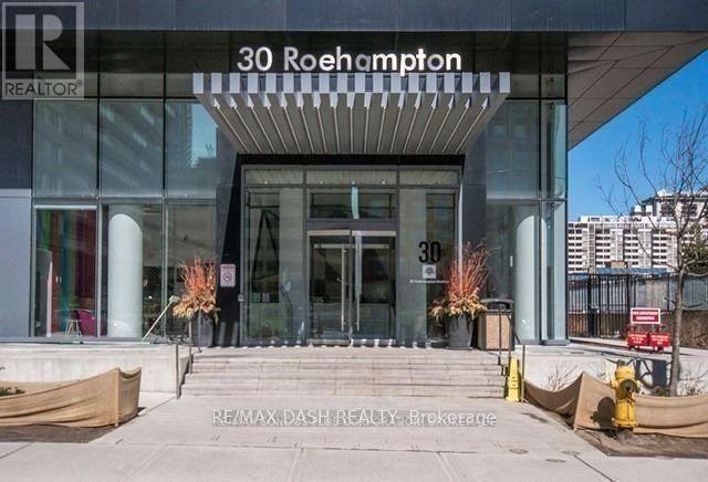30-1130 Roehampton Ave in Toronto, ON - Building Photo