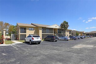 5327 Summerlin Rd in Ft. Myers, FL - Building Photo