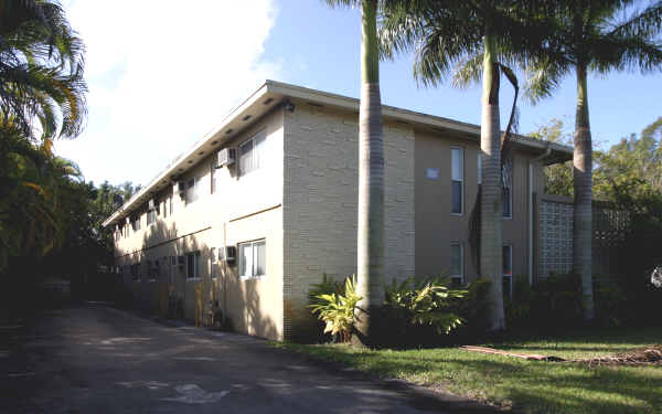 6310 SW 79th St in South Miami, FL - Foto de edificio - Building Photo