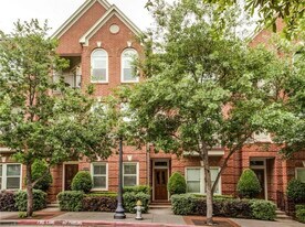 2448 Worthington St in Dallas, TX - Building Photo