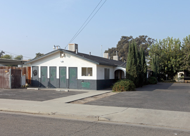 1212 N Green St in Hanford, CA - Building Photo - Building Photo