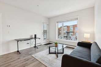 71 Shawnee Cmn SW in Calgary, AB - Building Photo - Building Photo