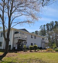 Foxfield Apartments in Greenwood, SC - Building Photo