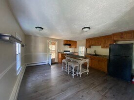53 Maple St in Gardiner, ME - Building Photo