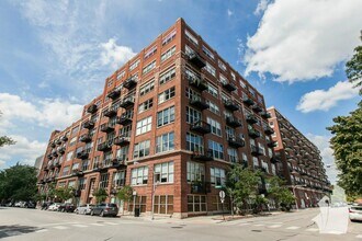 1500 W Monroe St, Unit 315 in Chicago, IL - Foto de edificio - Building Photo