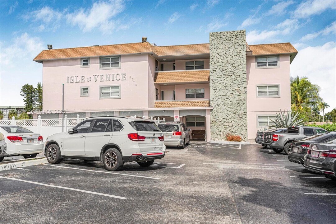 2775 Taft St in Hollywood, FL - Foto de edificio