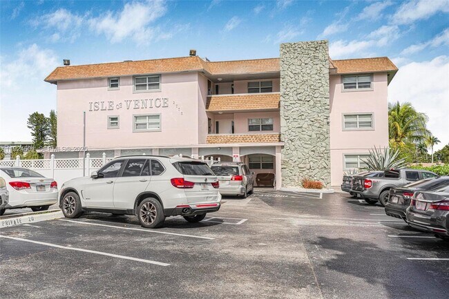 property at 2775 Taft St