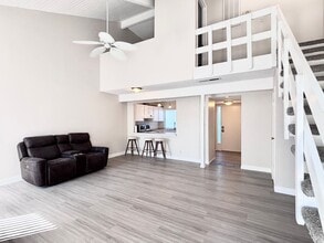 4034 Gold Coast Dr in Las Vegas, NV - Building Photo - Building Photo