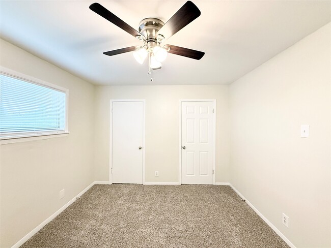 property at 3629 N MacGregor Way