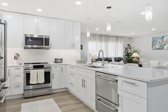 5247 Carmilfra Dr in Sarasota, FL - Building Photo - Building Photo