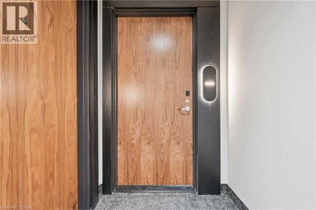 25 Wellington St S in Kitchener, ON - Building Photo - Building Photo