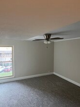 412 Dublin Dr, Unit 211 Dublin drive in Knoxville, TN - Foto de edificio - Building Photo