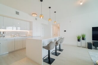 111 SE 1st Ave in Delray Beach, FL - Building Photo - Building Photo