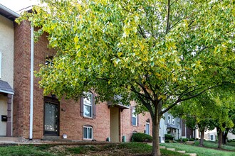 148 Carmel Woods Dr in Ellisville, MO - Building Photo - Building Photo