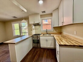 26 N Eckar St in Irvington, NY - Building Photo