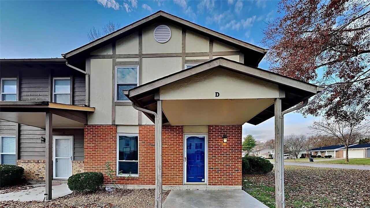 31 Park Charles Blvd S in St. Peters, MO - Building Photo