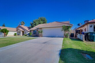 4005 Asino Ave in Bakersfield, CA - Foto de edificio - Building Photo