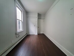 302 Ege Ave, Unit 1L in Jersey City, NJ - Foto de edificio - Building Photo