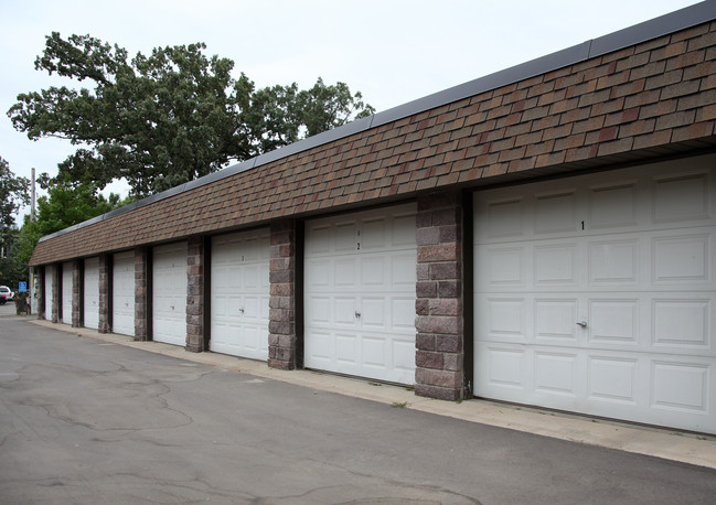 Camelot Square Apartments in Sauk Rapids, MN - Building Photo - Building Photo