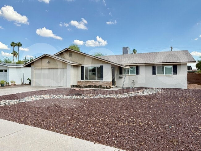 property at 537 E Laguna Dr