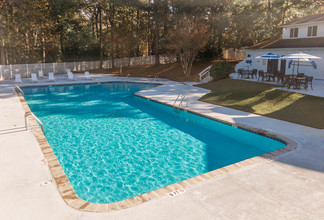 Willow Run Apartments in Fayetteville, NC - Foto de edificio - Building Photo