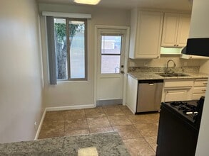 282 S Oak St in Orange, CA - Building Photo - Building Photo