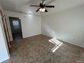 10 10th St in Edinburg, TX - Building Photo - Building Photo