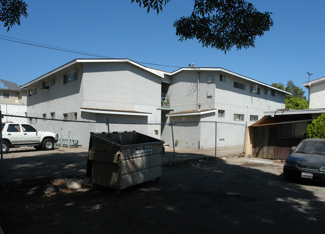 809 E De La Guerra St in Santa Barbara, CA - Foto de edificio - Building Photo