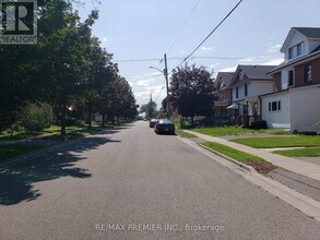 152 Elgin St E in Oshawa, ON - Building Photo - Building Photo