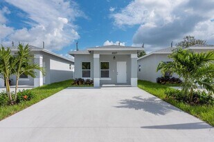 2827 Saranac Ave in West Palm Beach, FL - Building Photo