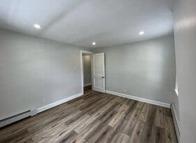 54 Dick St in Clifton, NJ - Building Photo