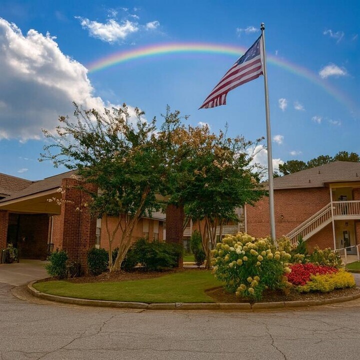 475 Mount Vernon Hwy NE in Sandy Springs, GA - Building Photo