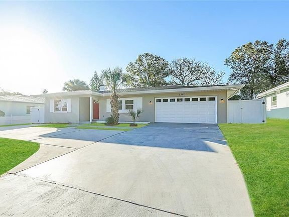 1363 Howard St in Clearwater, FL - Building Photo