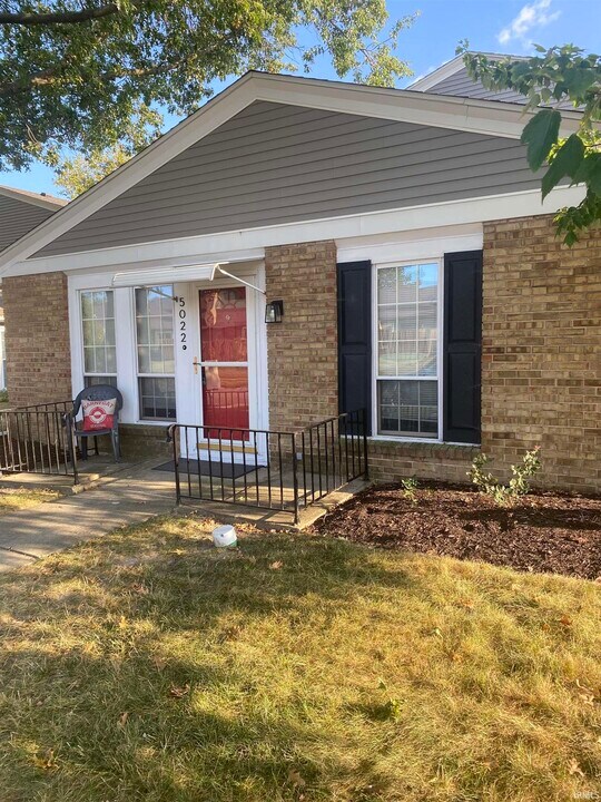5022 Woodmark Dr in Fort Wayne, IN - Building Photo