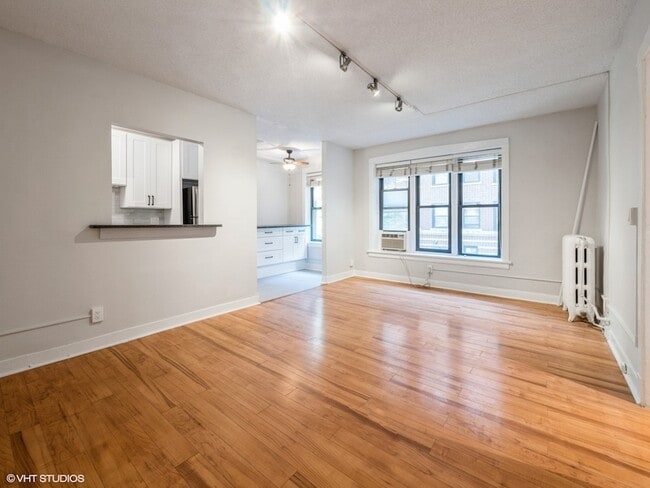 725 W Sheridan Rd, Unit 207 in Chicago, IL - Building Photo - Building Photo
