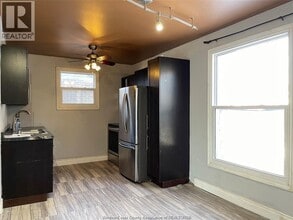 8691 Darlington Crescent in Windsor, ON - Building Photo - Building Photo