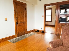 1946 N Kimball Ave-Unit -2 in Chicago, IL - Building Photo - Building Photo