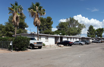 Ridgewood Garden Apartments in Tucson, AZ - Building Photo - Building Photo