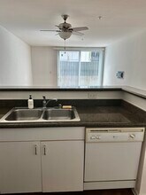 8400 Oceanview Ter, Unit 120 in San Francisco, CA - Foto de edificio - Building Photo