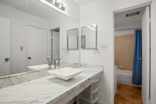2217 San Gabriel St in Austin, TX - Building Photo