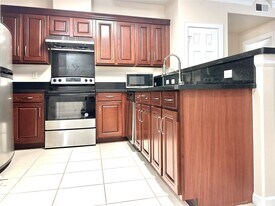 6611 W Sam Houston Pkwy S in Houston, TX - Building Photo